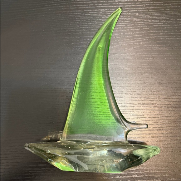 Vintage Murano Elegant Green Glass Sailboat Sculpture - Picture 3 of 6